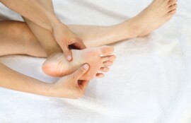 秦野市　巻き爪　足