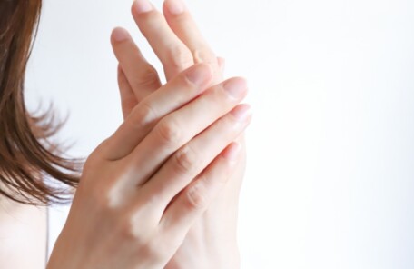 逗子市　巻き爪　手