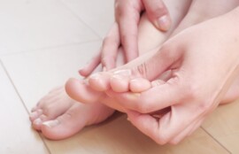 逗子市　巻き爪　足